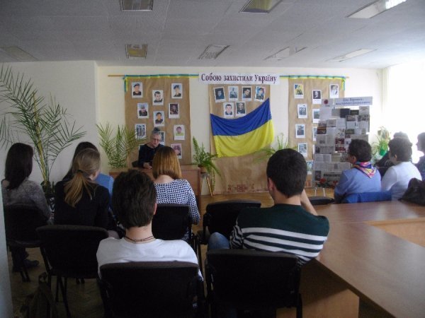 Переселенці в Луцьку презентували свої вірші. ФОТО