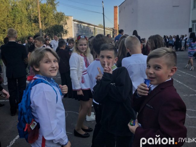 Перший дзвоник у школі № 1 Луцька. ФОТО