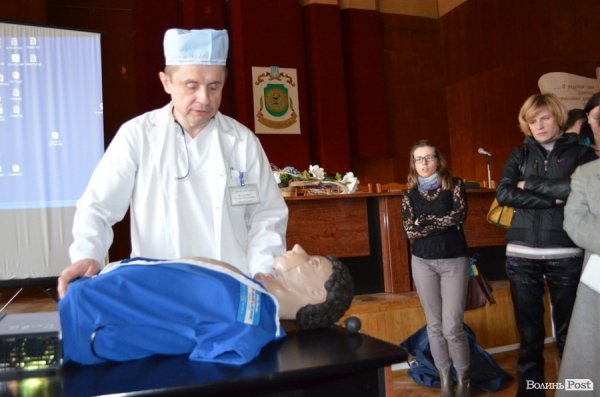 Як у Луцьку жінок вчать рятувати людей на війні. ФОТО