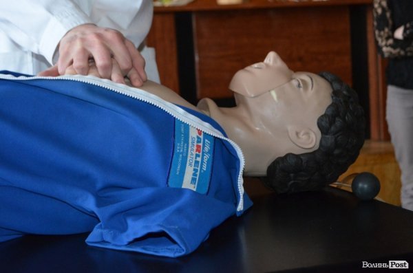 Як у Луцьку жінок вчать рятувати людей на війні. ФОТО