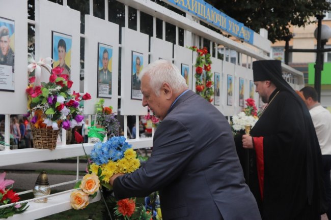 У Володимирі розгорнули 10-метровий прапор. ФОТО