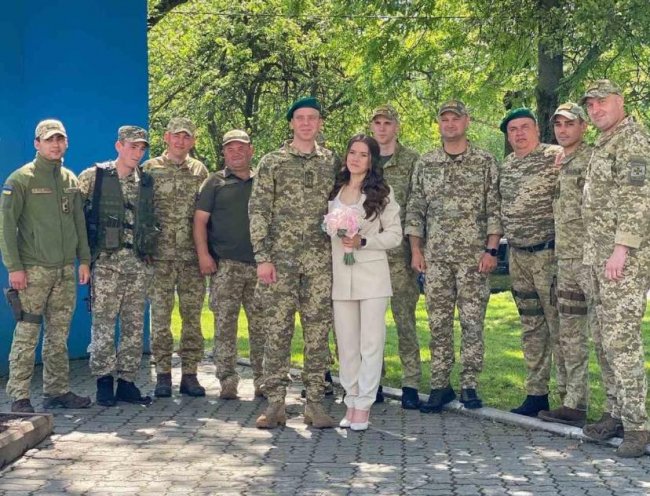 На Волині військовий одружився зі своєю коханою і йде захищати Україну. ФОТО