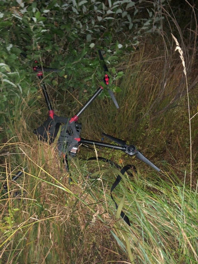 Новітня контрабанда: невідомі хотіли переправити сигарети до Польщі на квадрокоптері