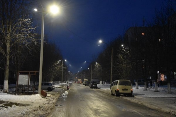 На луцькому бульварі Дружби Народів змінили освітлення