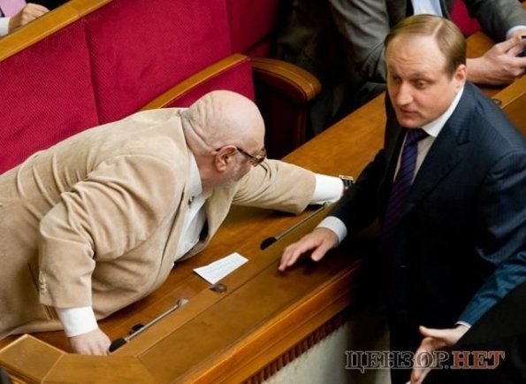 Табачника впіймали на «кнопокодавстві»