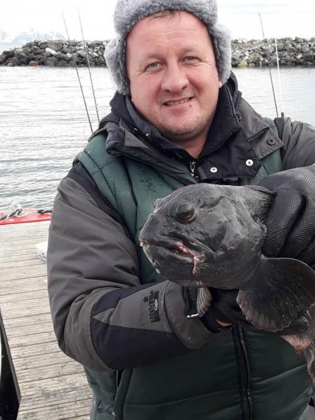 Голова сільради на Волині показав вражаючий улов з норвезького озера. ФОТО