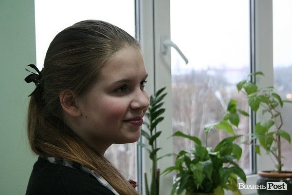 Луцьким школярам вручили прапор Європи. ФОТО