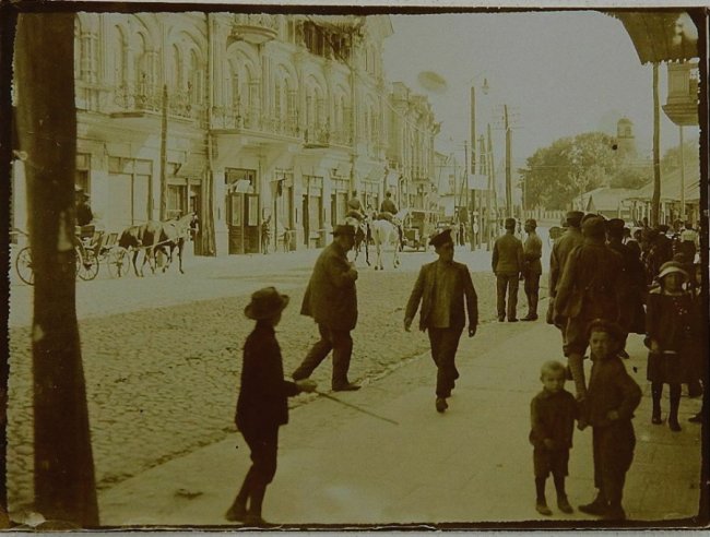 Якою була центральна вулиця Луцька понад 100 років тому. РЕТРОФОТО