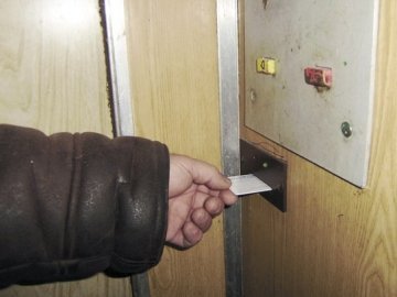 У Володимирі-Волинському люди платять за поїздки на ліфтах
