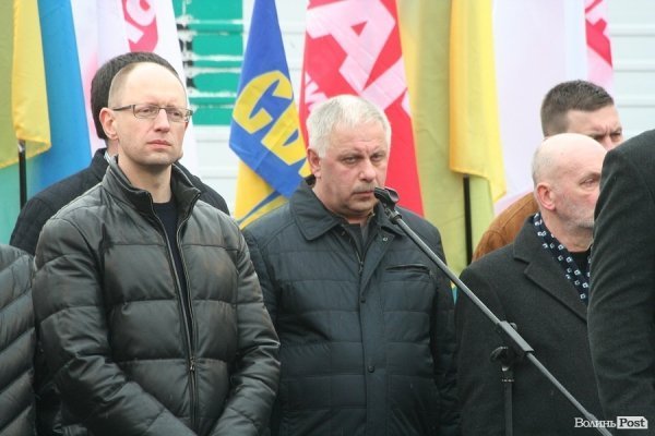 «Вставай, Україно» у Луцьку: обличчя протесту. ФОТО