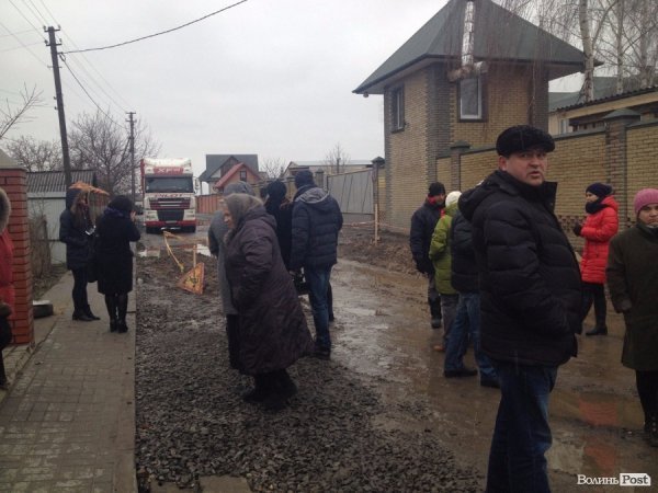 У Луцьку мешканці вулиці, де стався порив газогону, перекрили дорогу