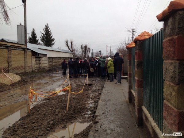 У Луцьку мешканці вулиці, де стався порив газогону, перекрили дорогу