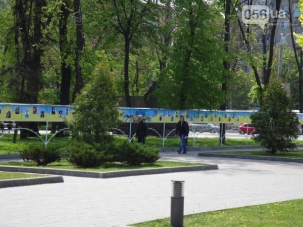 У Дніпропетровську з'явилася стела «Небесній сотні».ФОТО