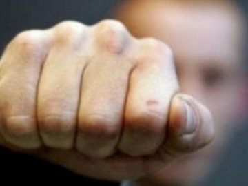 На Волині невідомий зламав щелепу пенсіонеру