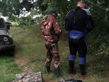 Прикордонники Луцького загону затримали двох контрабандистів, які хотіли переправити цигарки через річку
