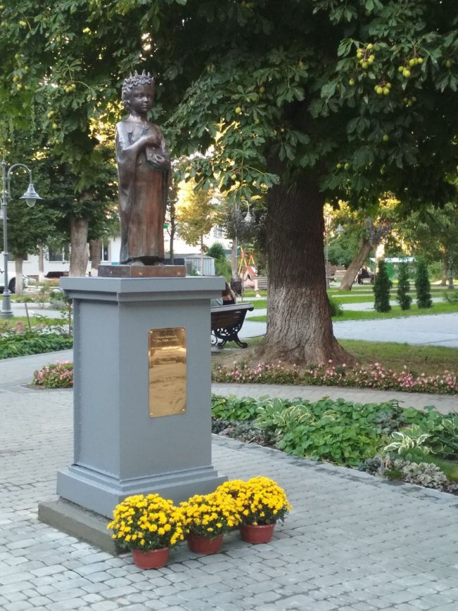 У Луцьку посол Франції в Україні відкрив пам'ятник  славетній княжні. ФОТО