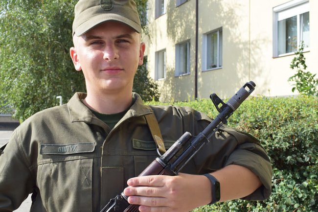 У Луцьку нацгвардійці-новобранці отримали бойову зброю. ФОТО