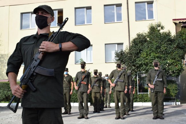 У Луцьку нацгвардійці-новобранці отримали бойову зброю. ФОТО