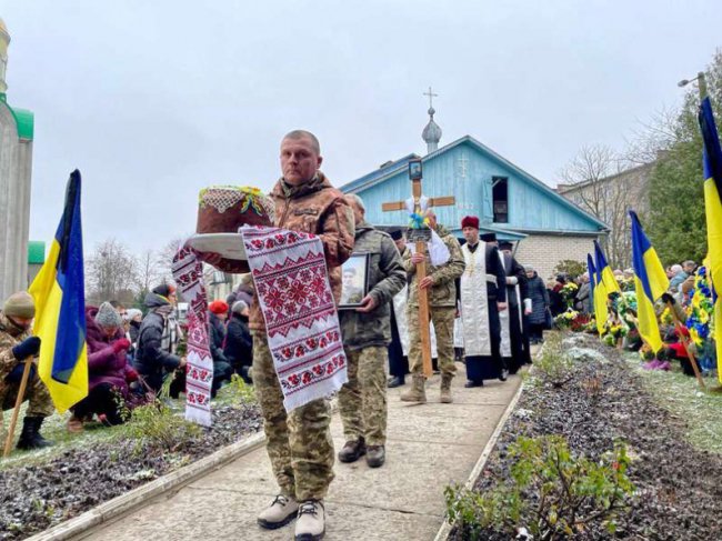 Нововолинськ попрощався із 4 загиблими захисниками. ФОТО