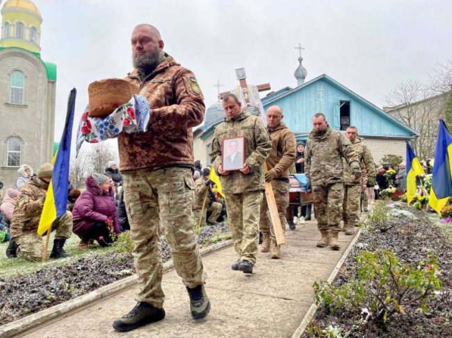 Нововолинськ попрощався із 4 загиблими захисниками. ФОТО