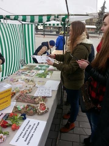 У Луцьку  ярмаркували по-весняному та збирали допомогу 14 бригаді. ФОТО
