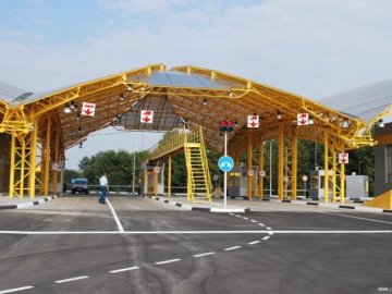 Волинські митники затримали автомобіль, який викрали у Чехії