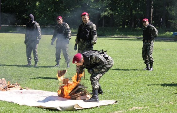 Міліція Волині влаштувала дітям розважальне шоу. ФОТО