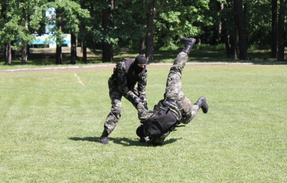 Міліція Волині влаштувала дітям розважальне шоу. ФОТО