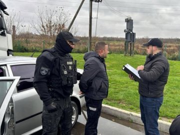 Заступник керівника райвідділу поліції на Волині переправляв ухилянтів
