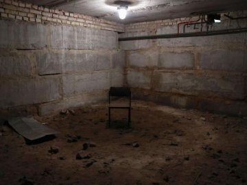 На Харківщині у визволеному селі виявили катівню російських окупантів. ВIДЕО