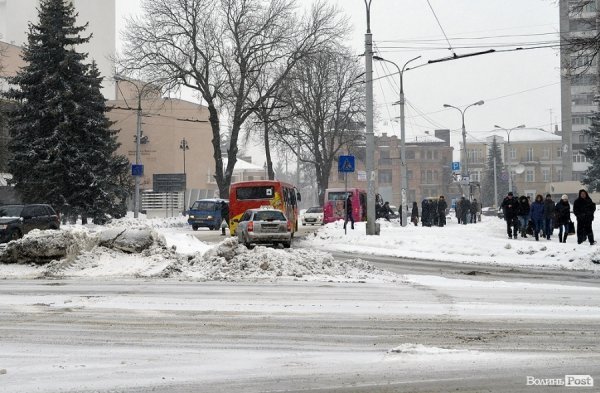 Луцьк знов у снігу. ФОТО