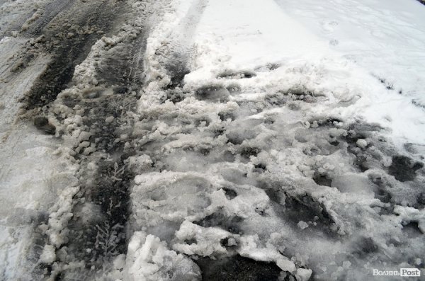 Луцьк знов у снігу. ФОТО