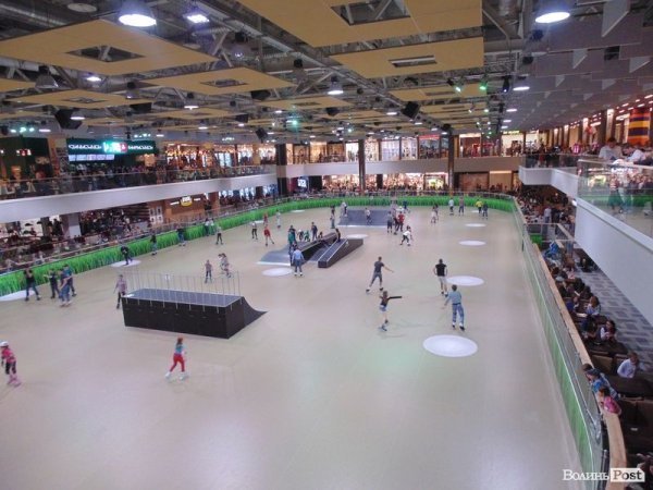 «Дикі» децибели, море народу і зоряні гості: як у Луцьку гуляли під «ПортCity». ФОТО. ВІДЕО