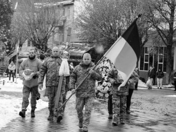 Лучани провели в останню путь Захисника Юрія Волошина