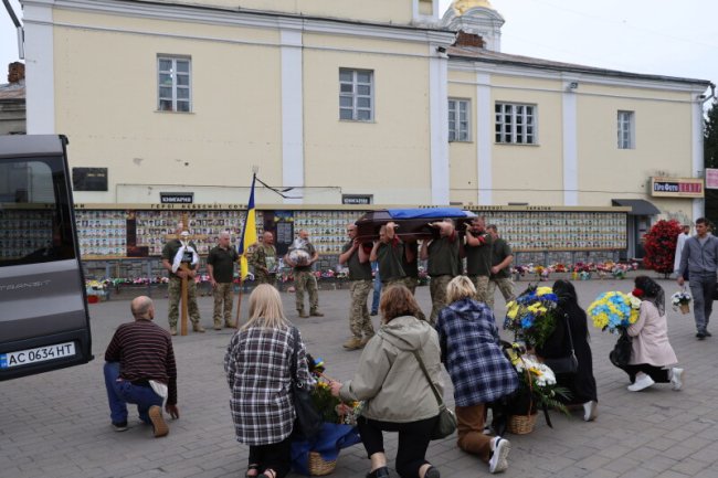 У Луцьку попрощалися з Героєм Романом Чехайдою