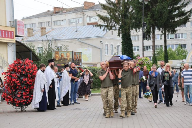 У Луцьку попрощалися з Героєм Романом Чехайдою