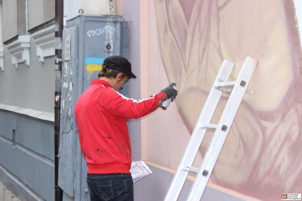 У Луцьку до Дня міста малюють велике графіті. ФОТО