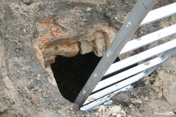 У Луцьку випадково виявили підземелля 200-річної давності. ФОТО