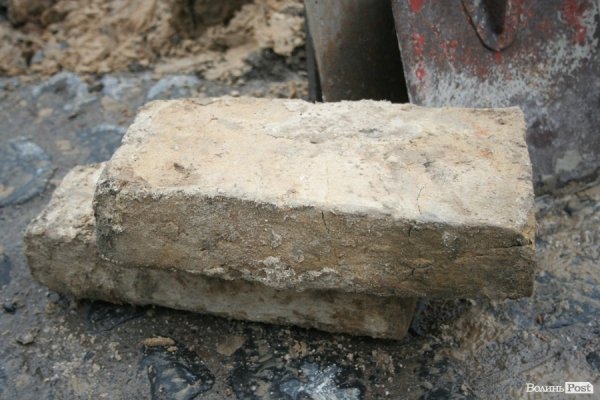 У Луцьку випадково виявили підземелля 200-річної давності. ФОТО