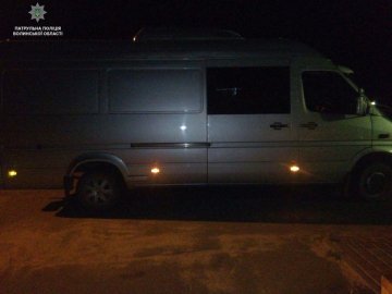 На Волині поліцейські затримали бус через штраф у понад дві тисячі гривень. ФОТО. ВІДЕО