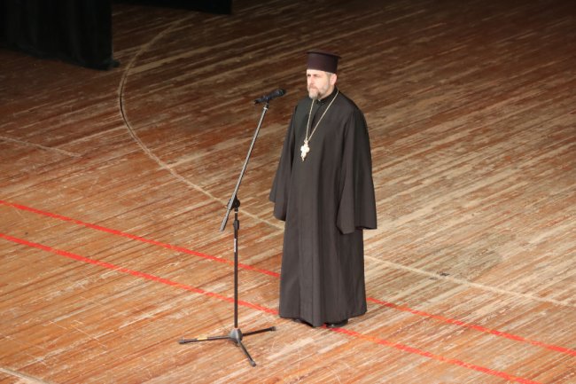 Оркестр та підключення з фронту: понад 1600 випускників ВНУ отримали дипломи. ФОТО