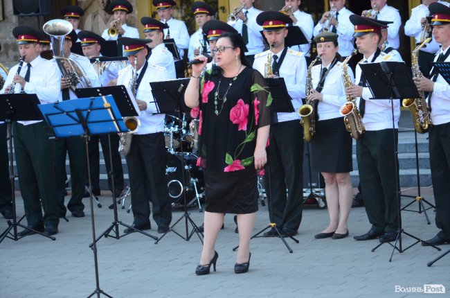 У центрі Луцька грав оркестр Нацгвардії. ФОТО