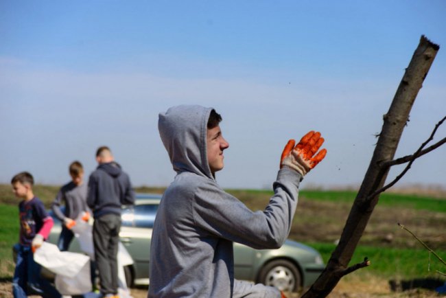 Єднання, праця та куліш: у селі під Луцьком організували толоку. ФОТО