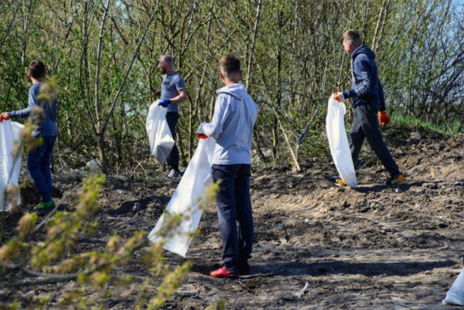 Єднання, праця та куліш: у селі під Луцьком організували толоку. ФОТО