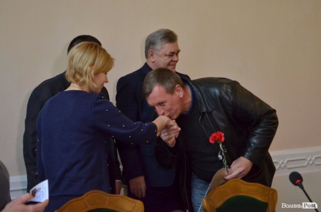 У Луцьку вручили перші посвідчення бійцям-добровольцям. ФОТО