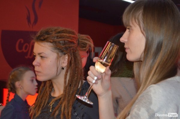 «Попелюшка»: у Луцьку показали старі казки в новому форматі. ФОТО