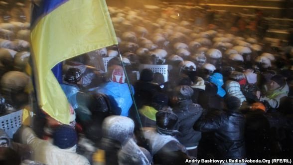 Як розбирали барикади під Кабміном. ФОТО. ВІДЕО