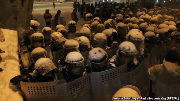 Як розбирали барикади під Кабміном. ФОТО. ВІДЕО