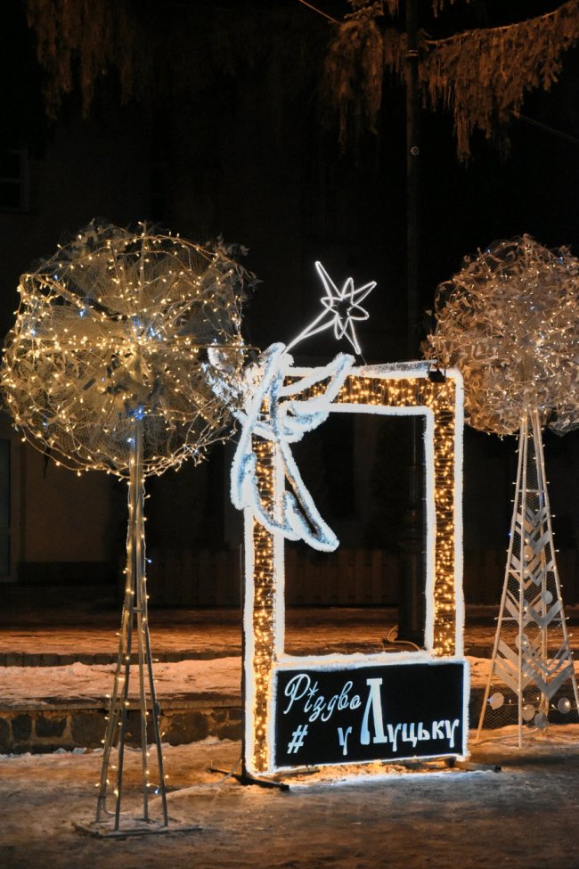 Який має вигляд святковий Луцьк з висоти пташиного польоту. ВІДЕО