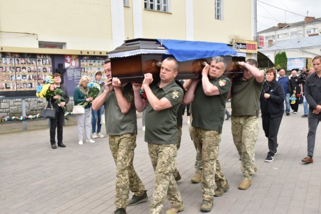 Луцьк попрощався із загиблим Героєм Олегом Даньком